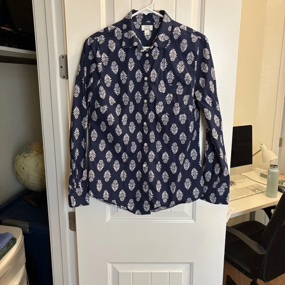 J Crew Factory Button Up Poplin Shirt in Signature Fit, size small - Picture 11 of 12
